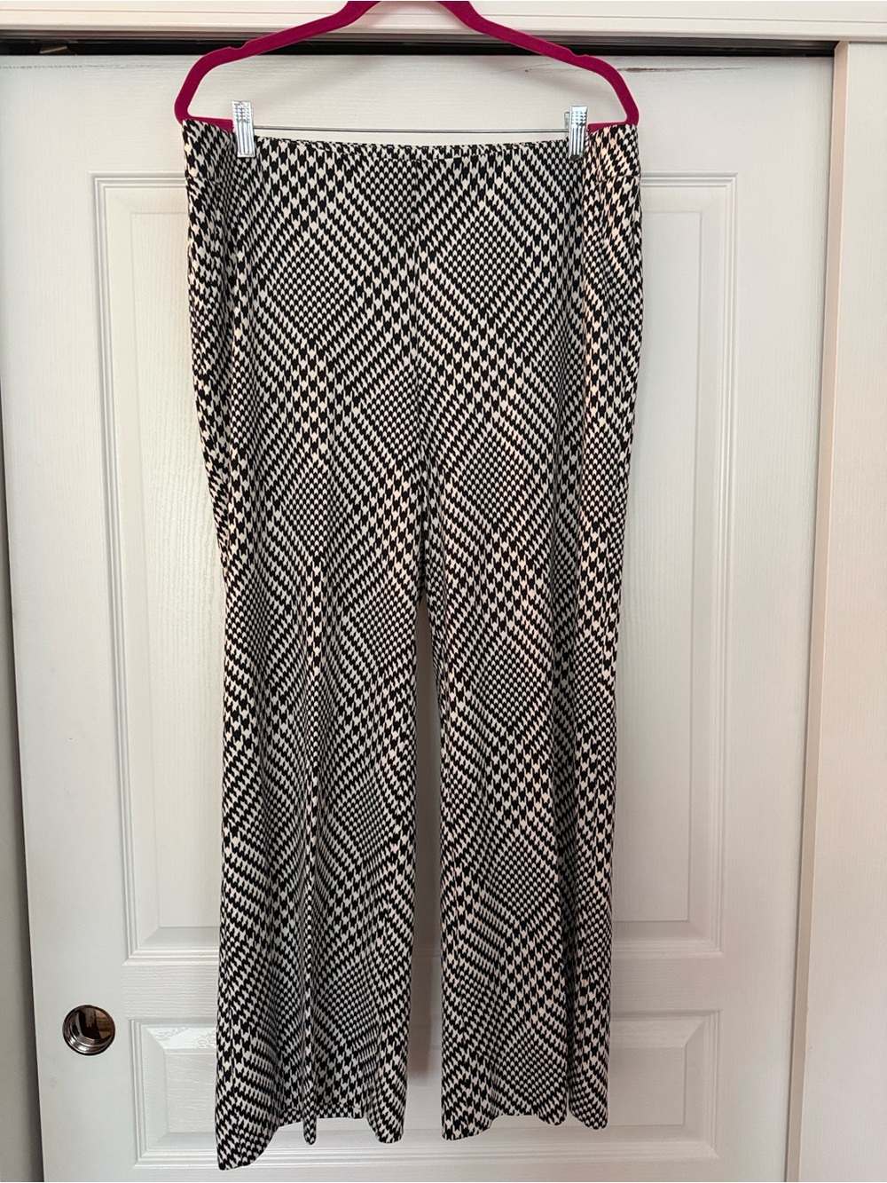NWT Chicos Black & White Patterned Wide-Leg Pants